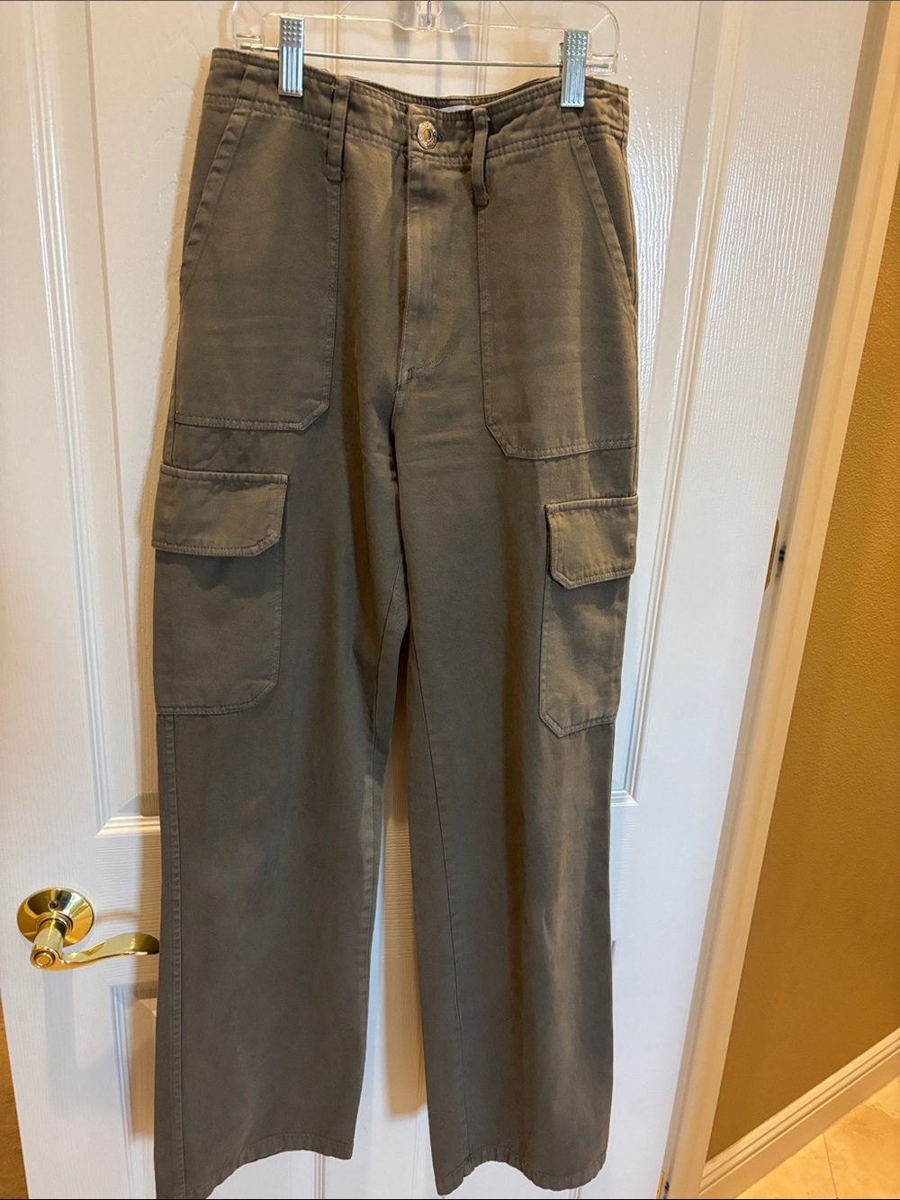 Zara women’s Cargo Pants in Olive